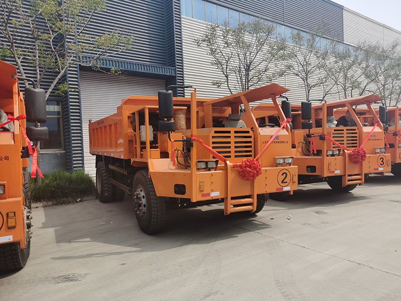 20噸礦用運(yùn)輸車